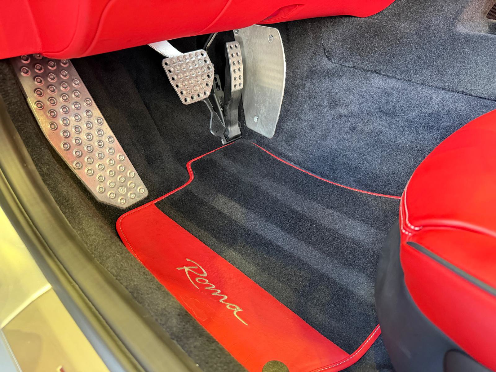 Used 2022 Ferrari Roma RWD image 33