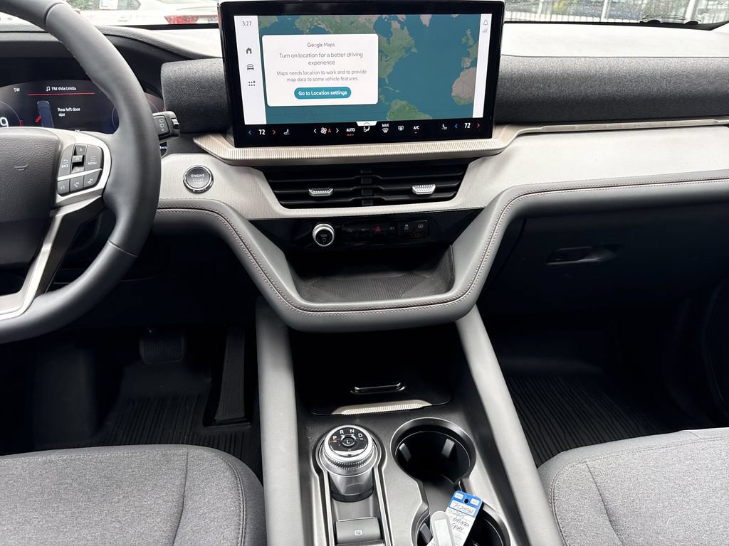 Used 2025 Ford Explorer Active AWD/4WD image 13