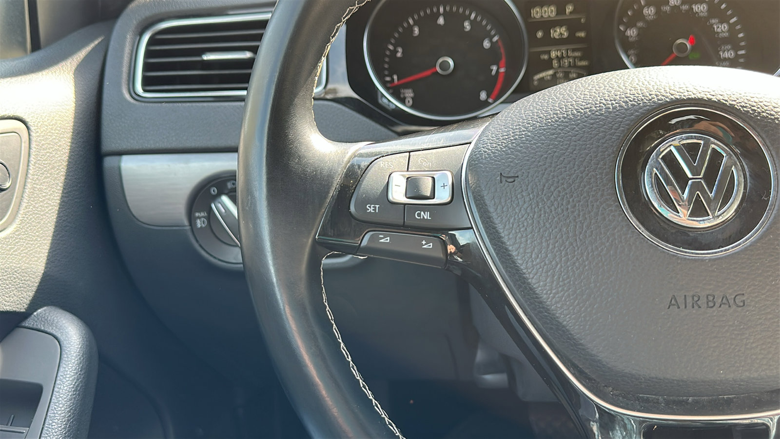 Used 2016 Volkswagen Jetta Sport image 16