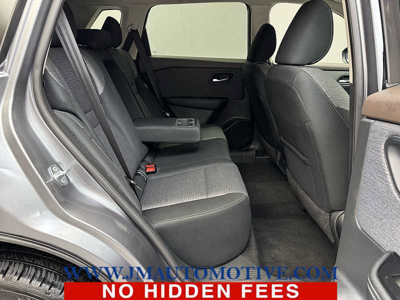 Used 2023 Nissan Rogue SV image 17