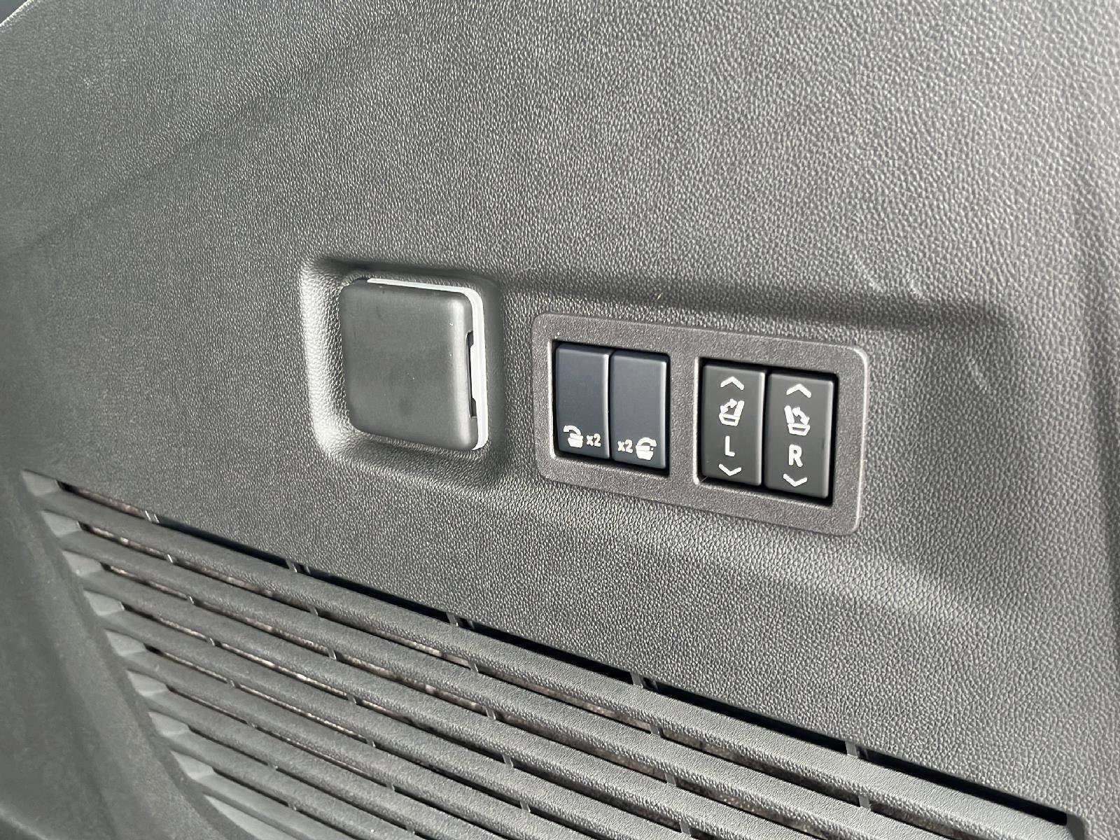 New 2024 Chevrolet Suburban High Country image 34