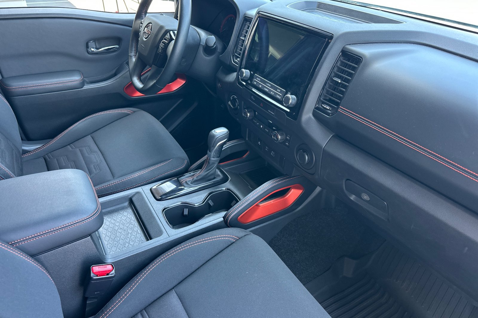 Used 2024 Nissan Frontier PRO-4X w/ Technology Package AWD/4WD image 15