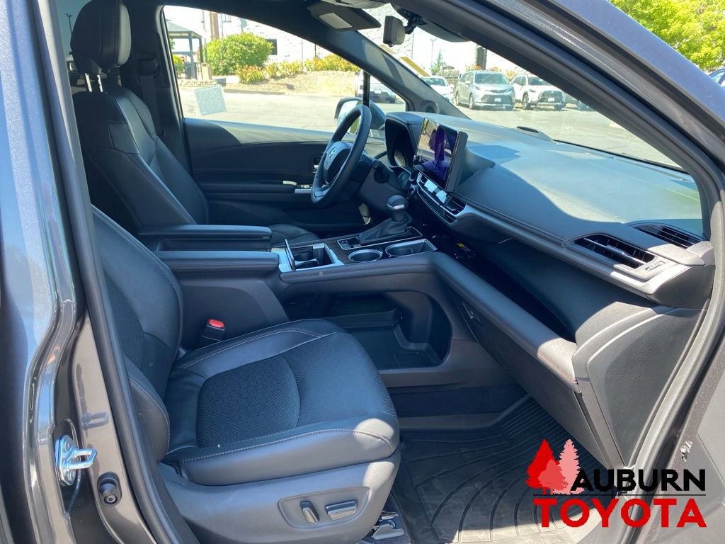 Used 2025 Toyota Sienna Platinum AWD/4WD image 13