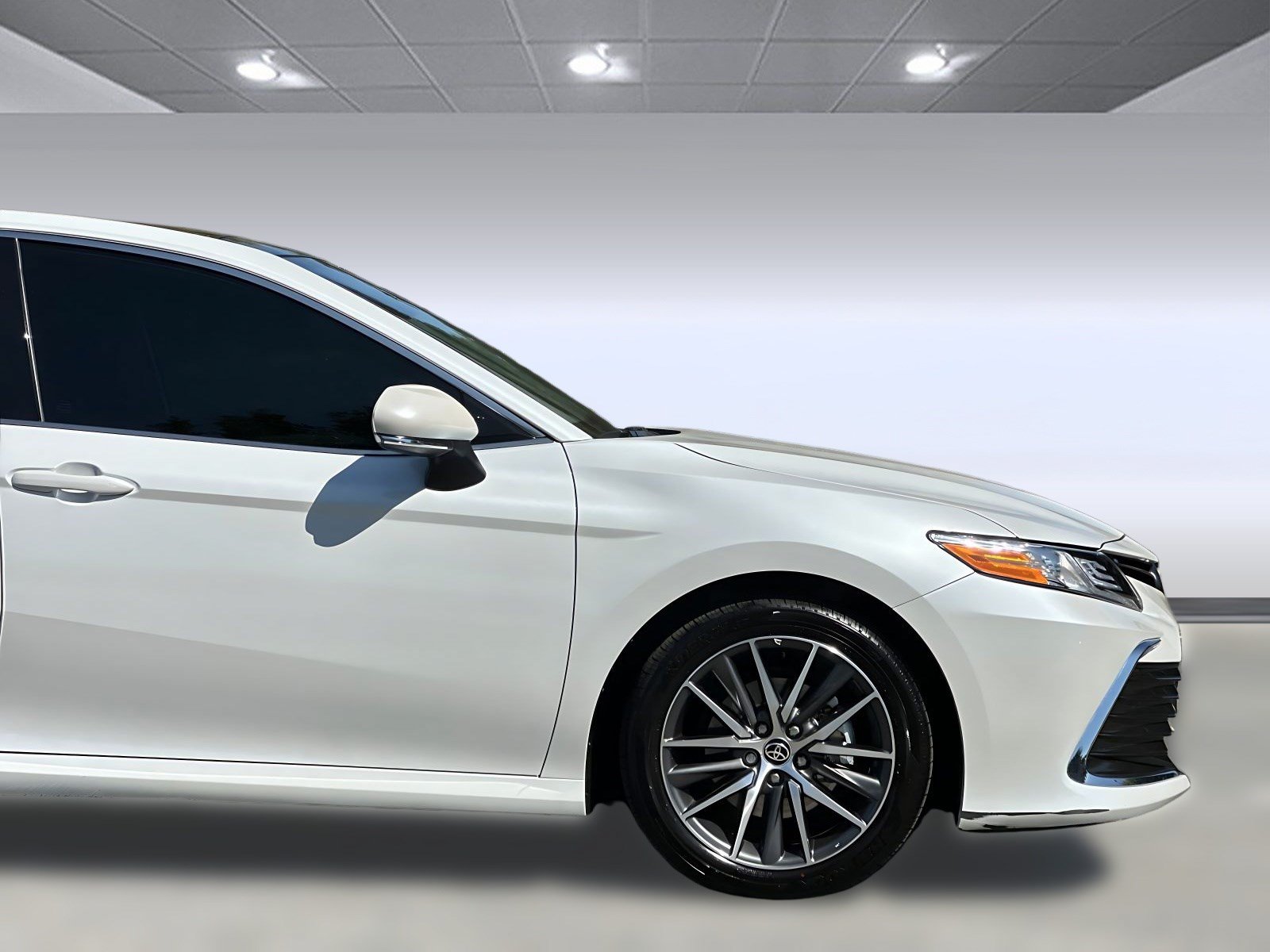 Used 2023 Toyota Camry XLE w/ Navigation Package FWD image 34