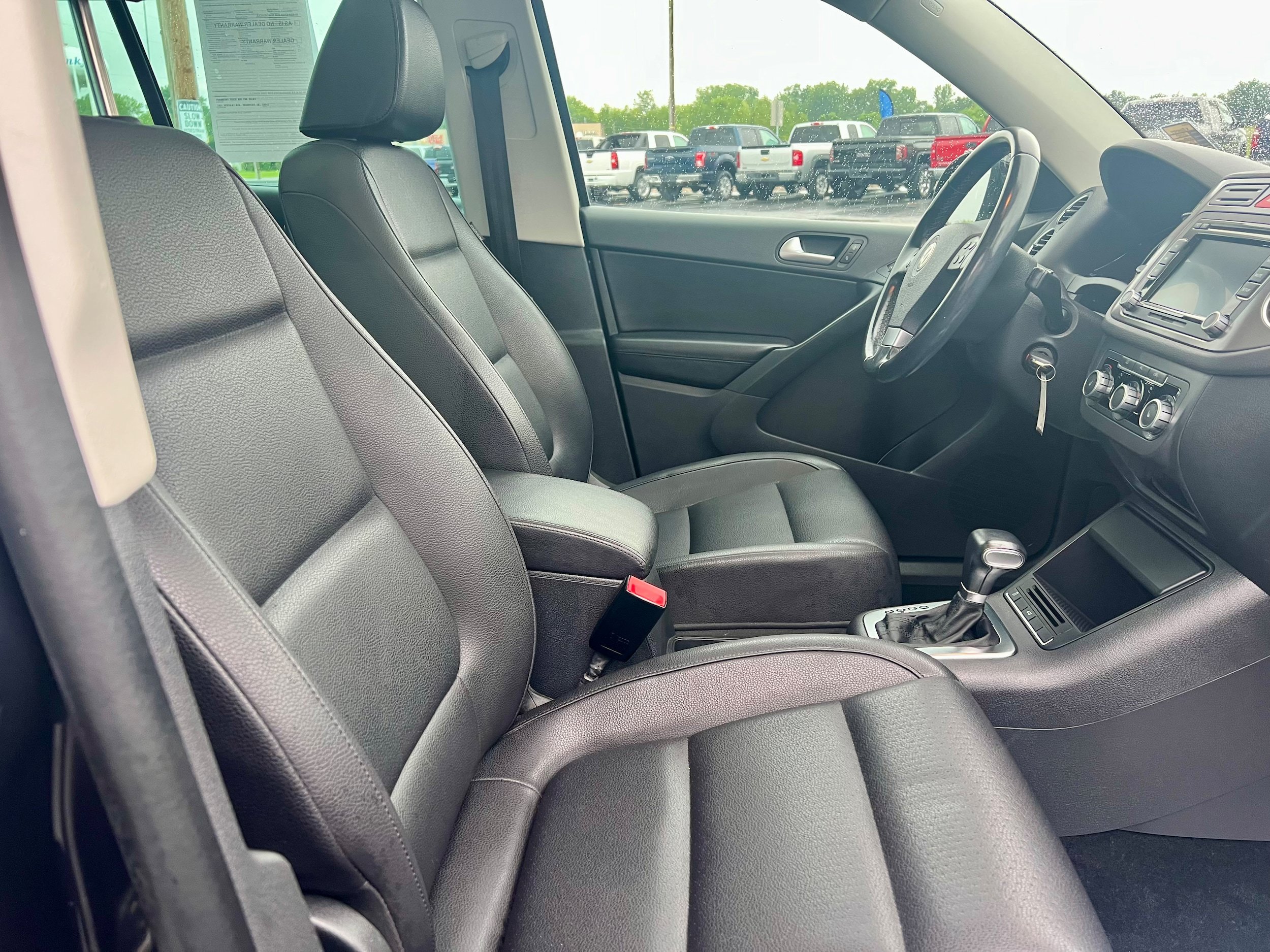 Used 2010 Volkswagen Tiguan S FWD image 17
