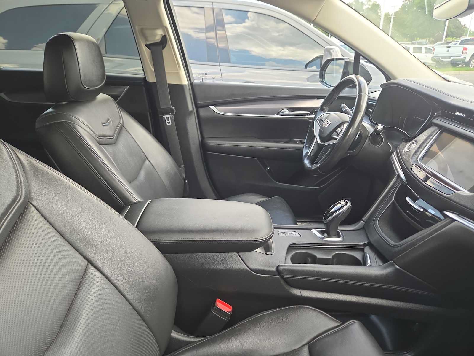 Used 2019 Cadillac XT5 Luxury AWD/4WD image 4
