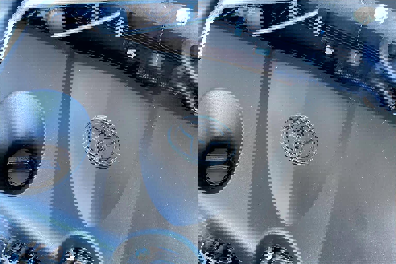 Used 2019 Toyota RAV4 LE w/ Carpet Mat Package image 31