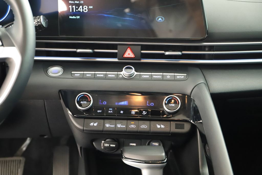 Used 2023 Hyundai Elantra Limited w/ Preferred Accessory Package image 20