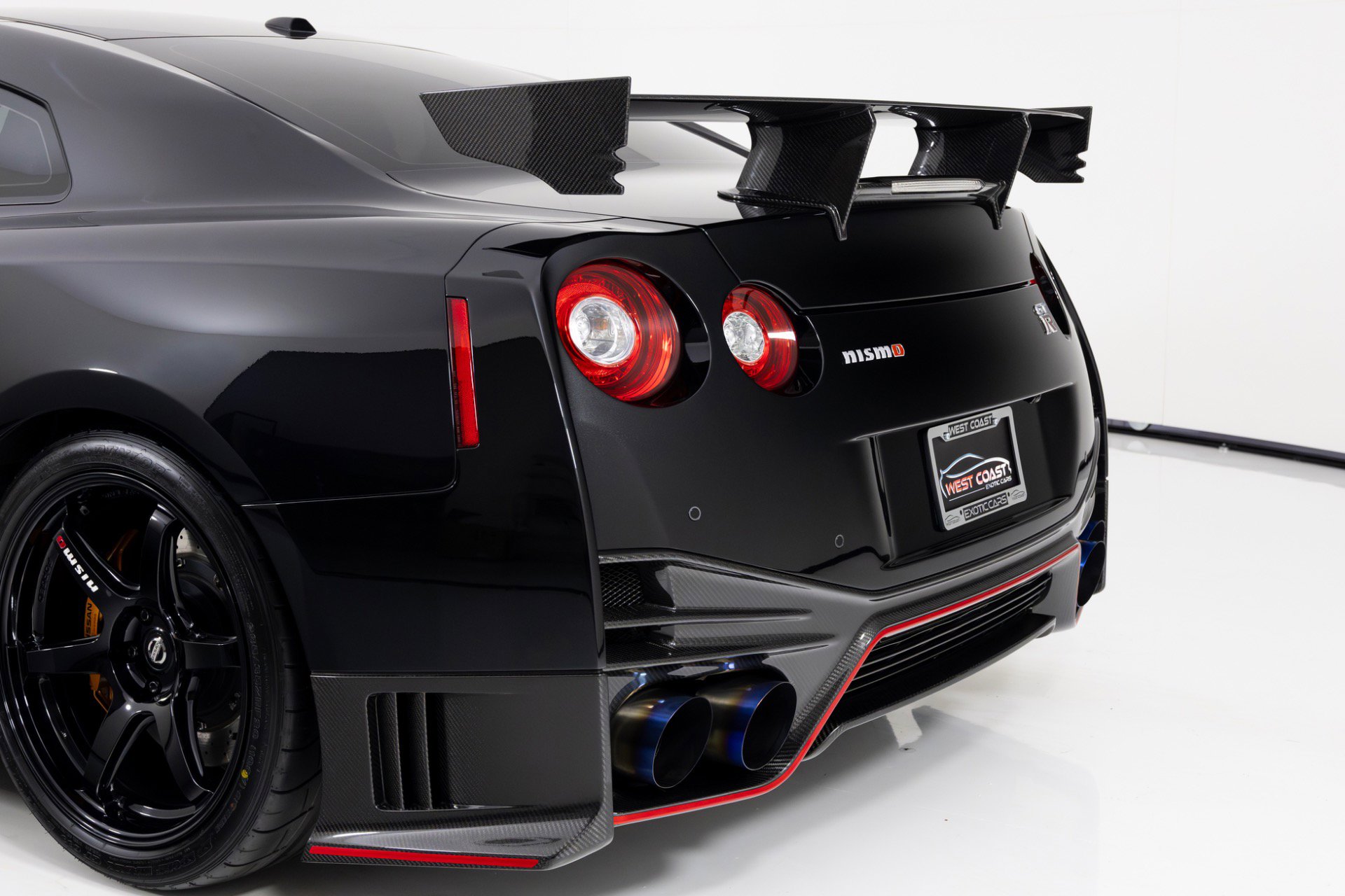 Used 2017 Nissan GT-R NISMO image 50