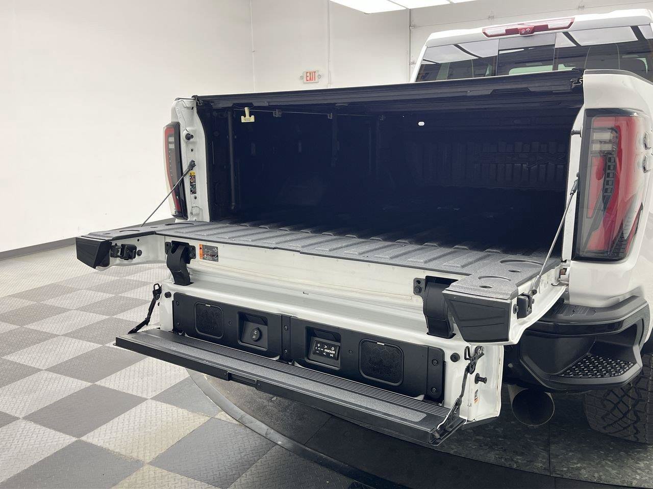 Used 2024 GMC Sierra 2500 AT4X AWD/4WD image 7