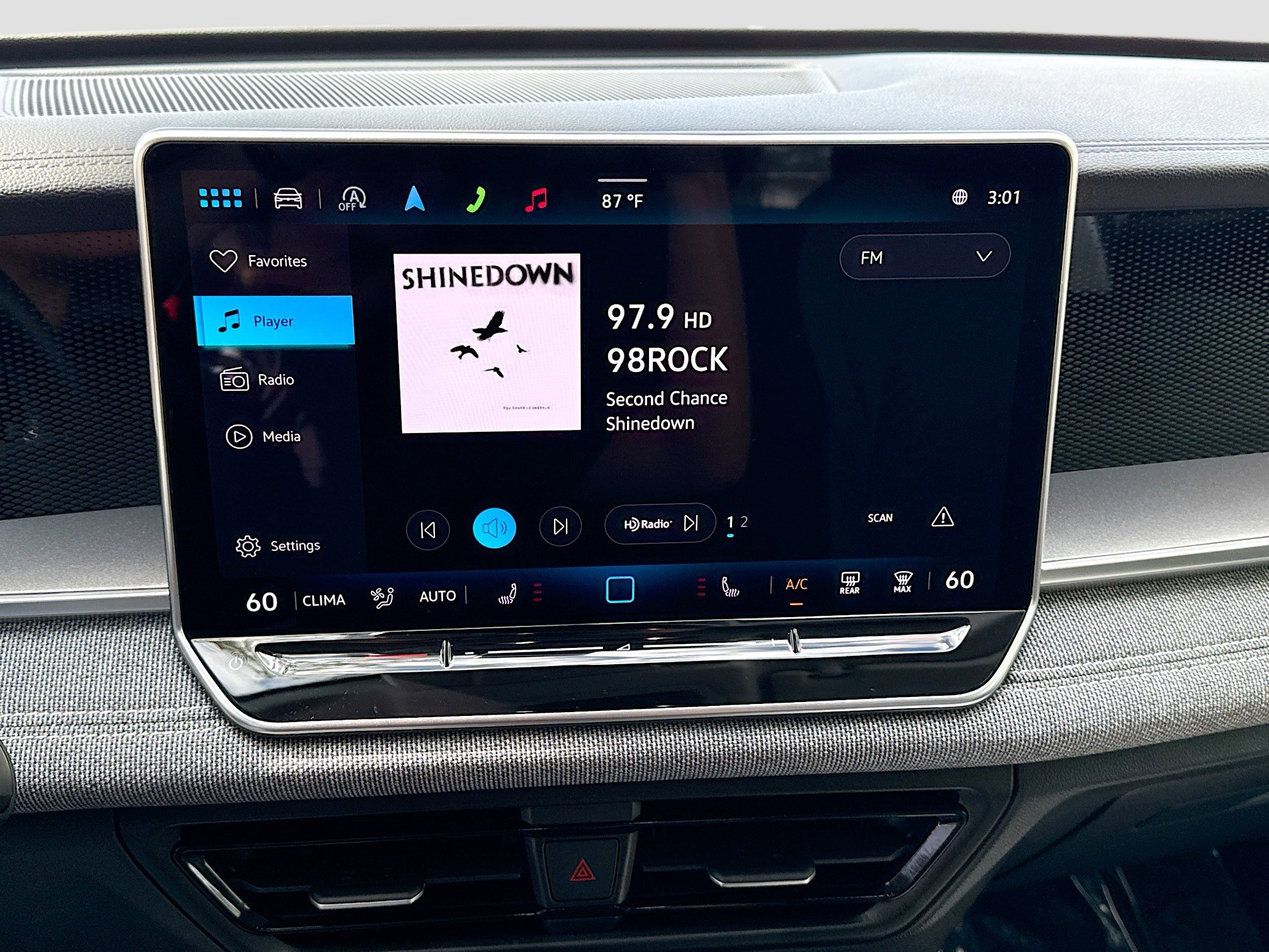 Used 2025 Volkswagen Tiguan S image 30