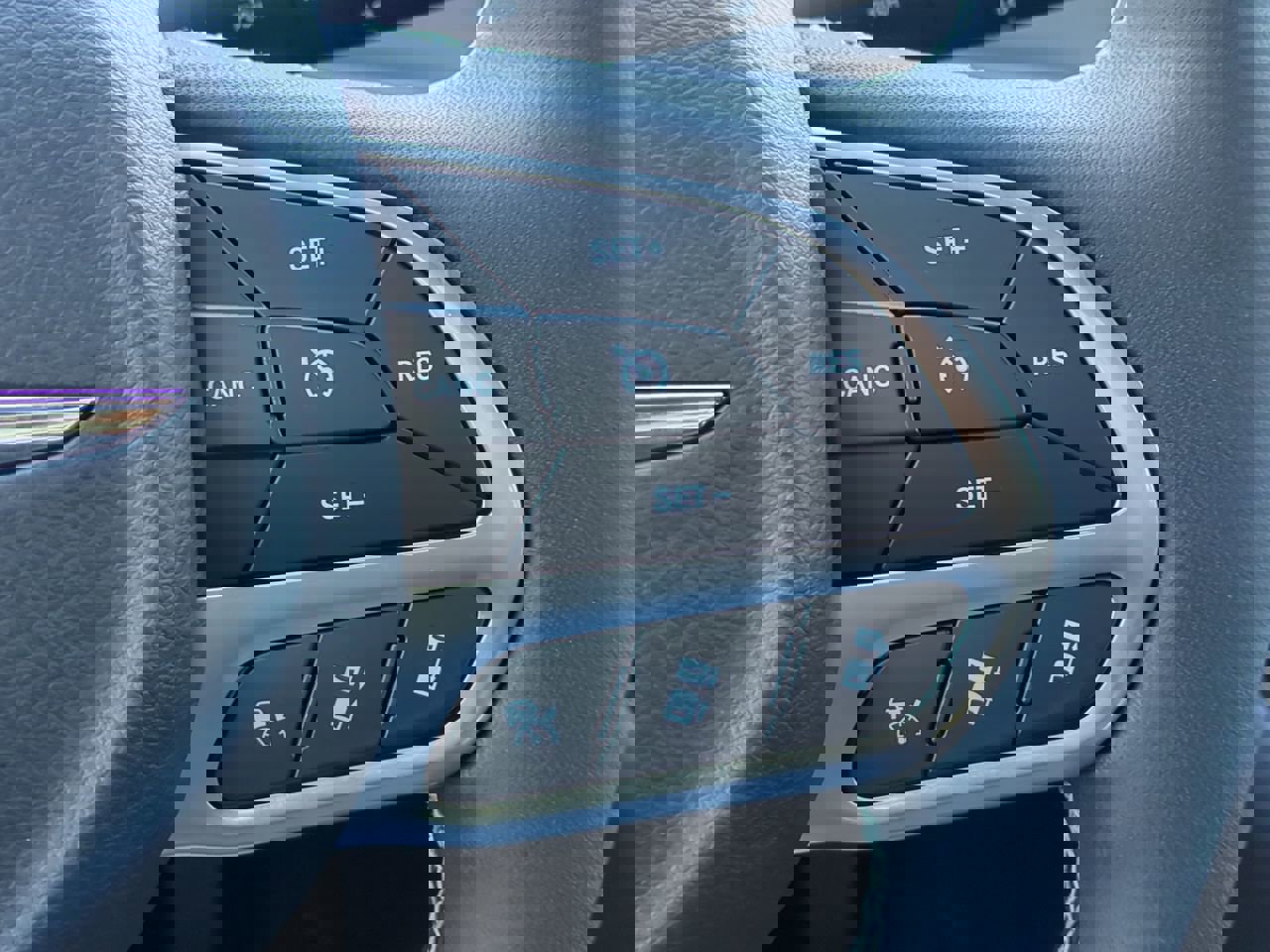 Certified 2025 Chrysler Pacifica Select image 24