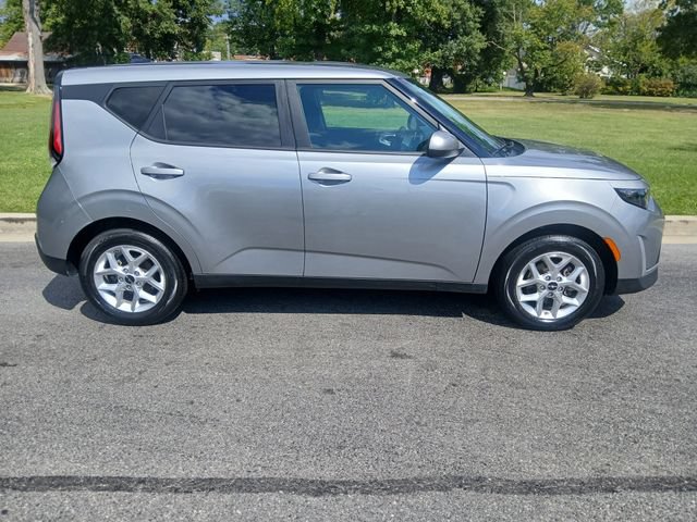 Certified 2025 Kia Soul LX w/ LX Technology Package FWD image 10
