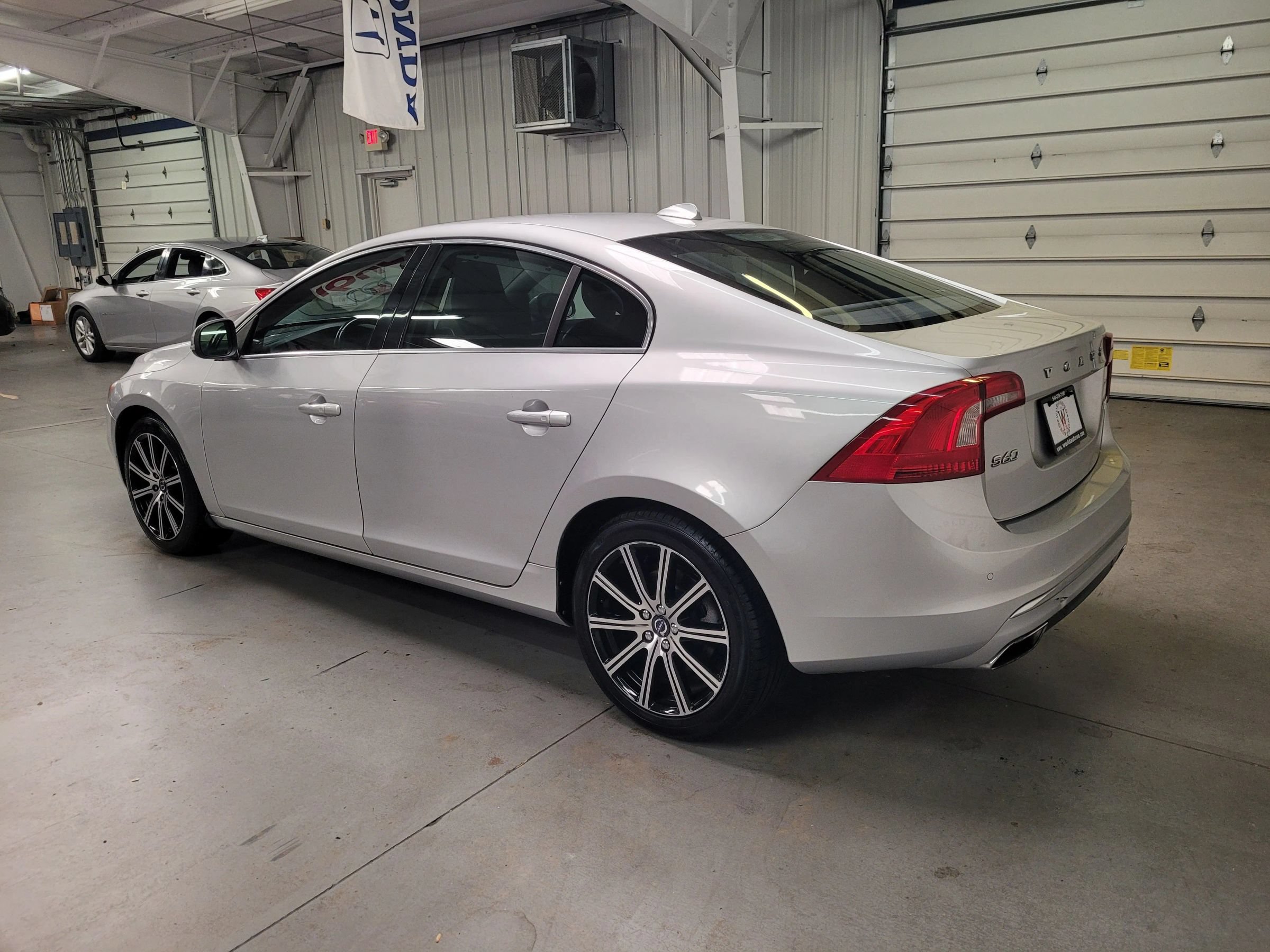 Used 2016 Volvo S60 T5 Inscription Platinum AWD/4WD image 4