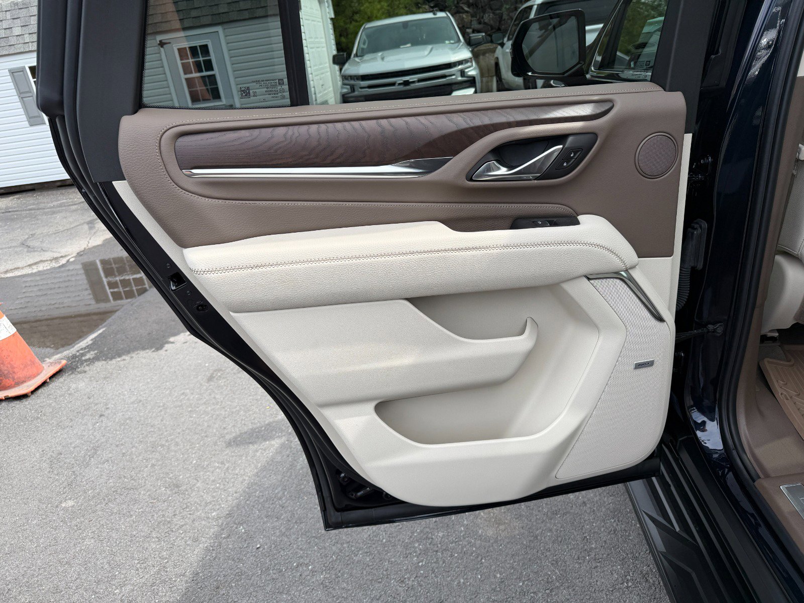 Used 2024 GMC Yukon Denali AWD/4WD image 18