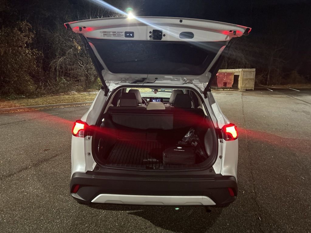 Used 2024 Toyota Corolla Cross XLE image 10