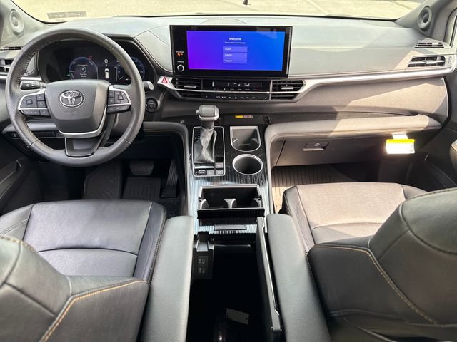 Certified 2025 Toyota Sienna XLE Woodland Edition image 18