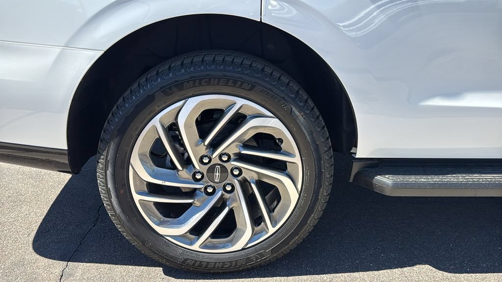 New 2026 Lincoln Navigator Premiere AWD/4WD image 24
