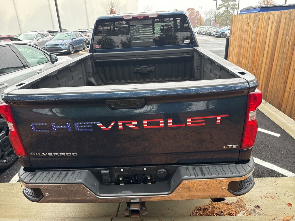 Used 2022 Chevrolet Silverado 2500 LTZ w/ LTZ Convenience Package image 4
