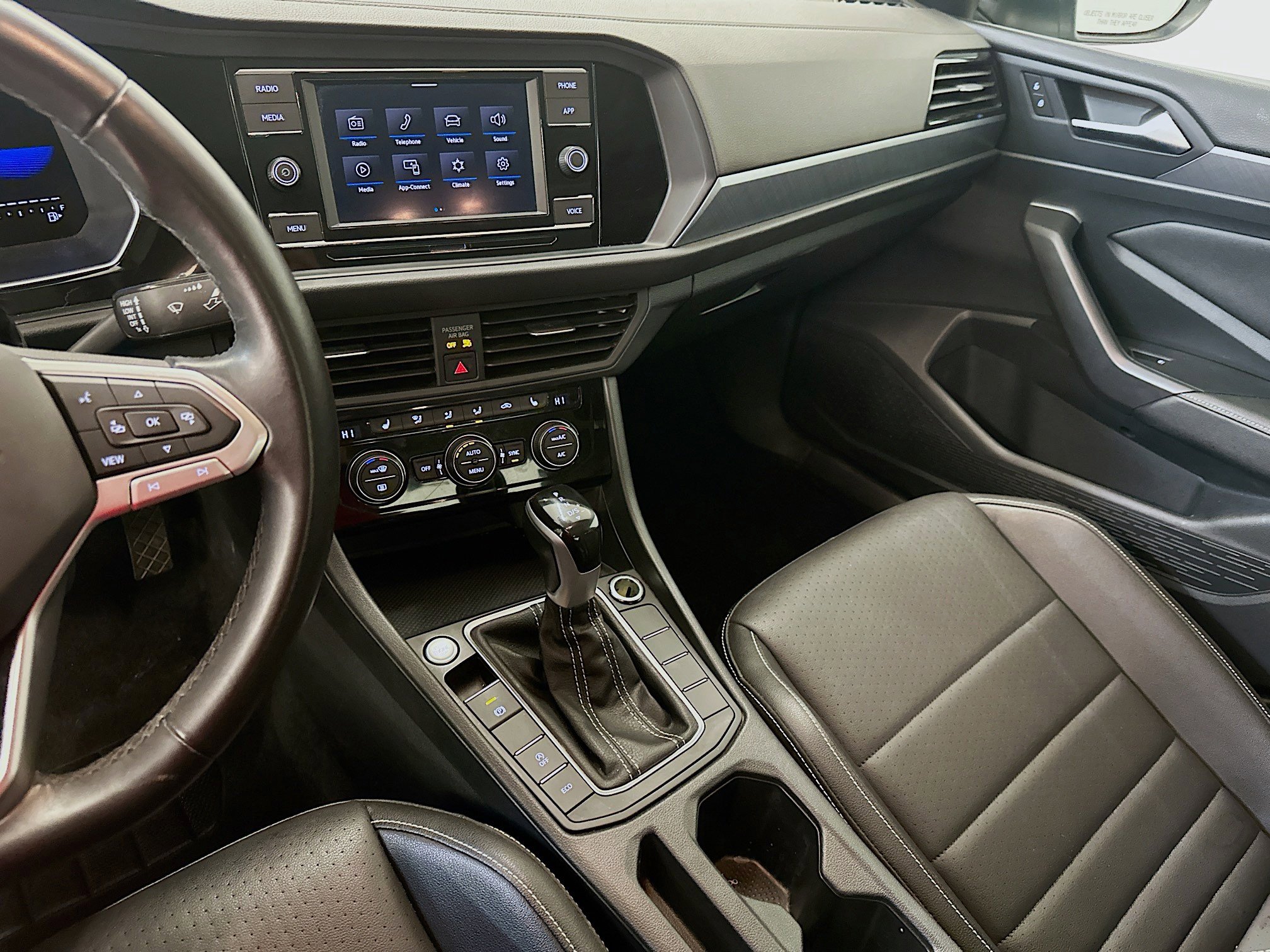 Used 2024 Volkswagen Jetta SE image 25