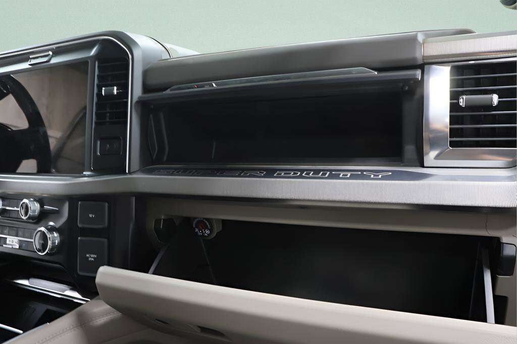 Used 2025 Ford F250 Platinum w/ Platinum Plus Package image 34