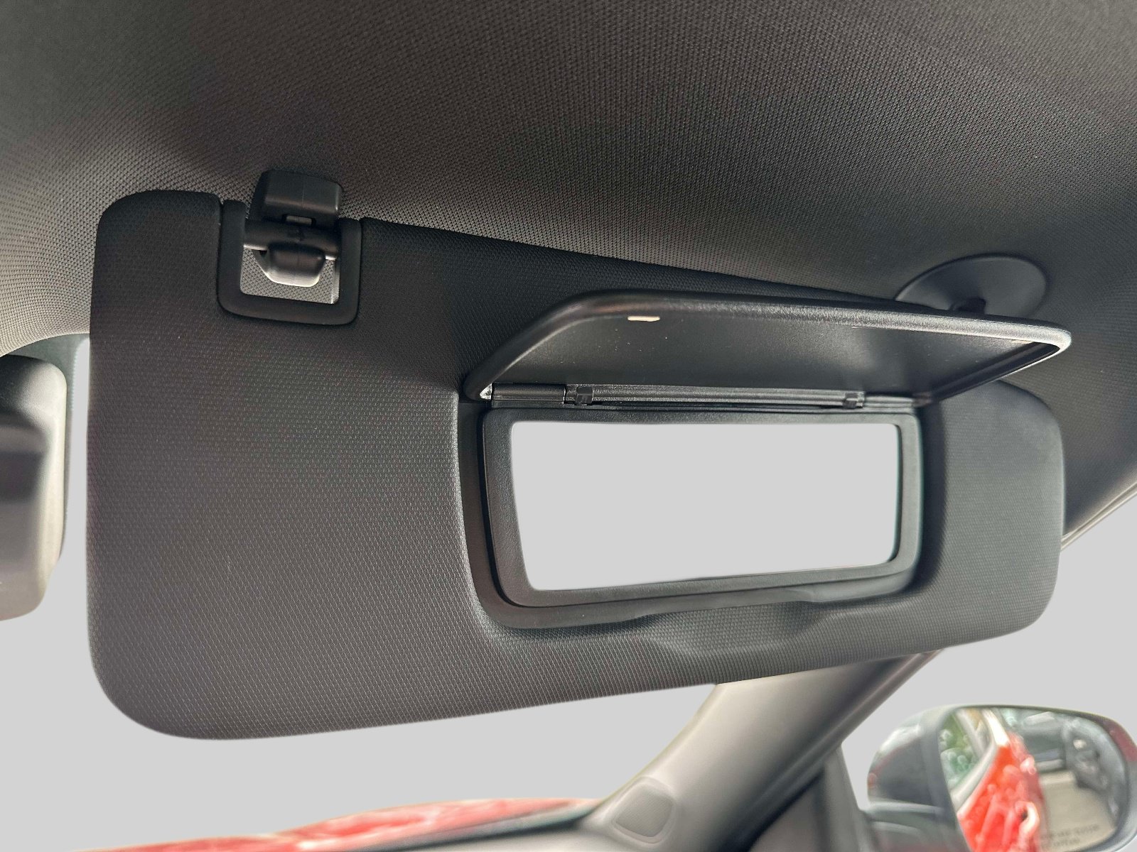 Certified 2024 Chevrolet Trax RS w/ Sunroof Package FWD image 34