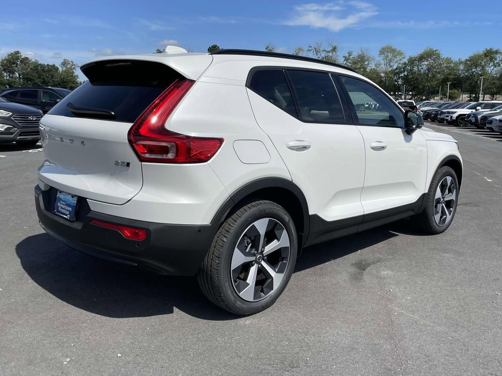 New 2026 Volvo XC40 B5 Plus w/ Protection Package Premier image 30