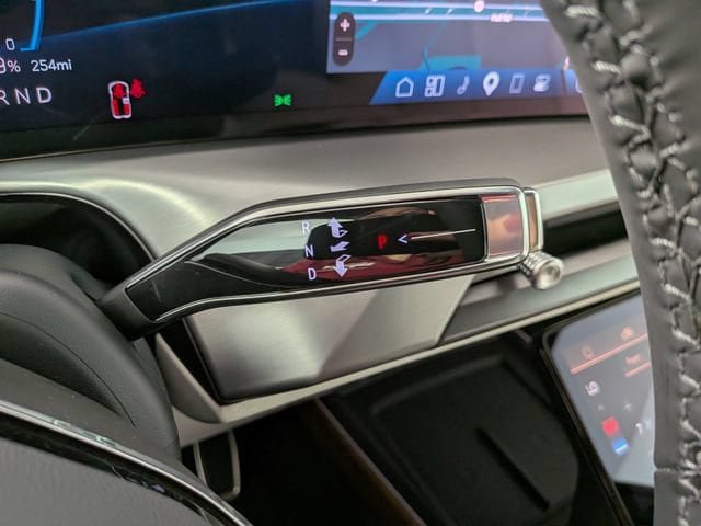 New 2027 Cadillac Vistiq Luxury w/ LPO, Floor Liner Package AWD/4WD image 22