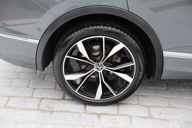 Used 2023 Volkswagen Tiguan SEL R-Line AWD/4WD image 45
