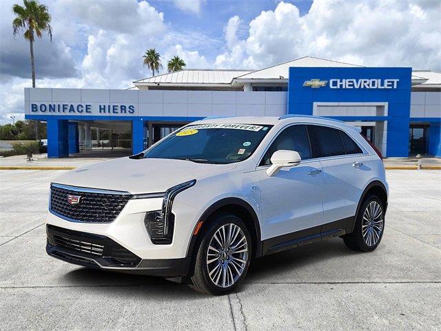 Used 2025 Cadillac XT4 Premium Luxury w/ Cold Weather Package image 2