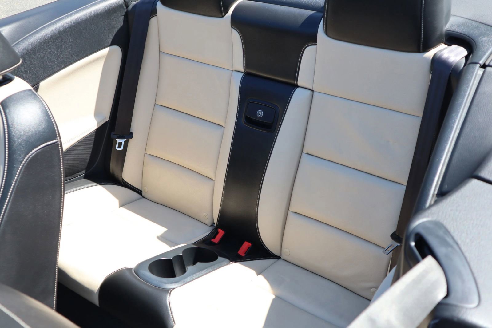 Used 2015 Volkswagen Eos Executive FWD image 10