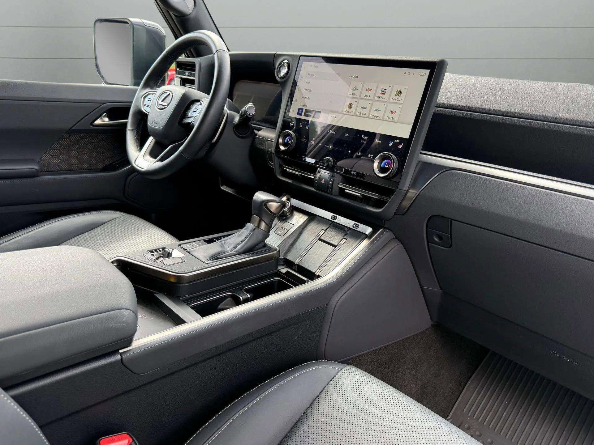 Used 2024 Lexus GX 550 w/ Accessory Package (2T) image 2