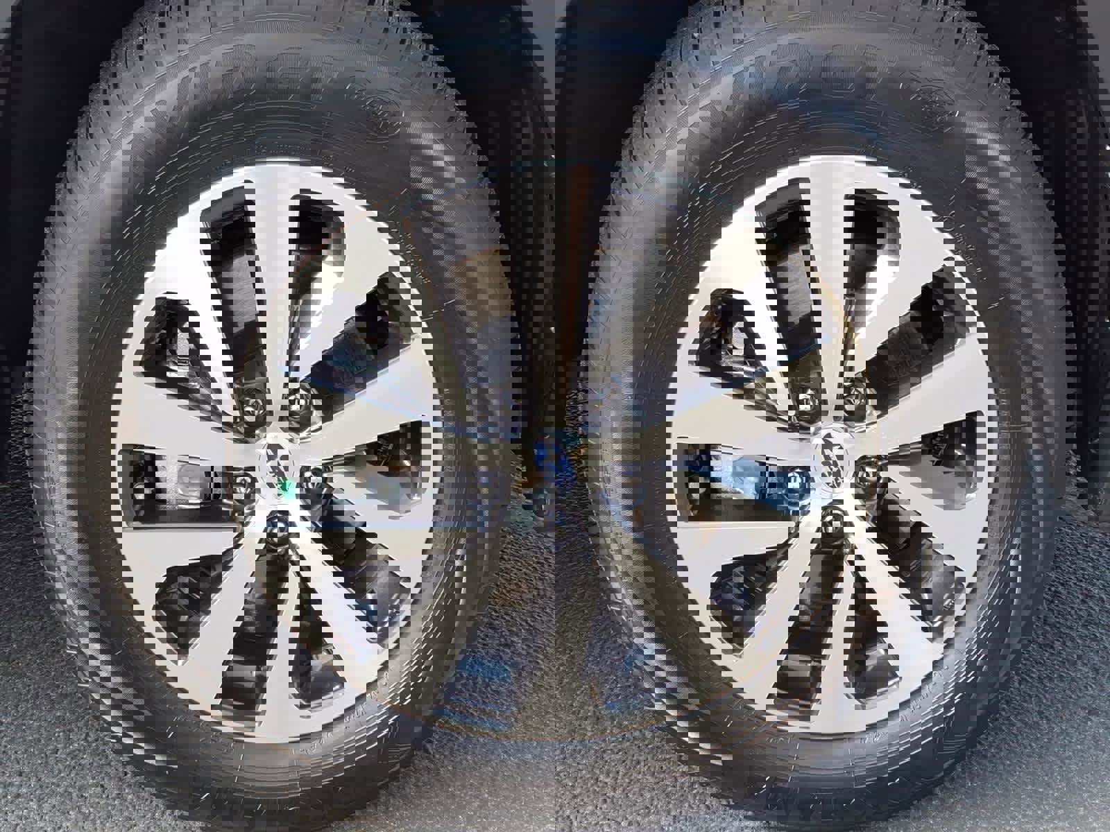 Certified 2025 Subaru Outback Premium w/ Popular Package #1A image 9