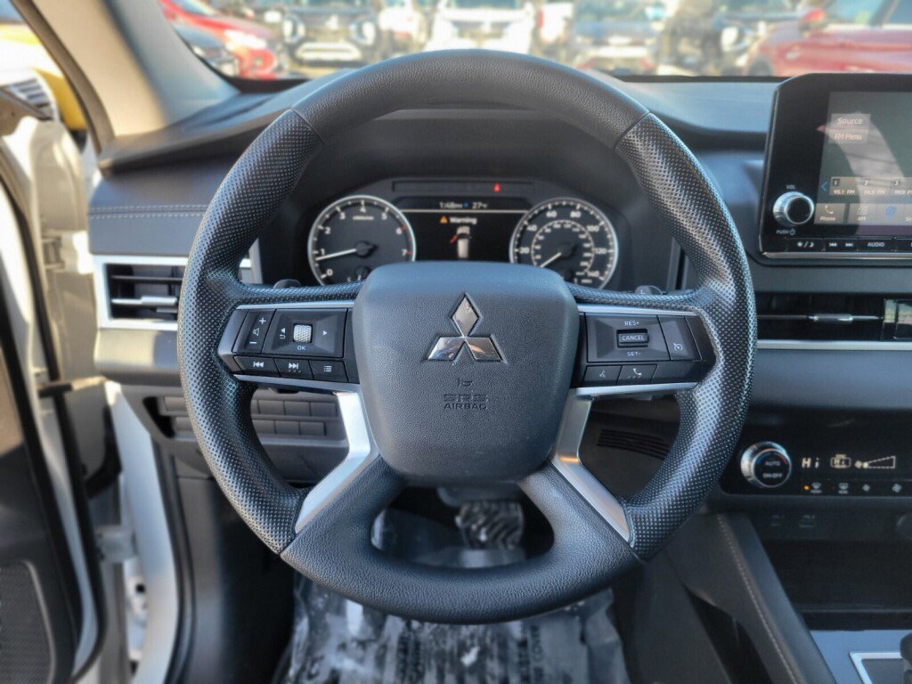 Used 2022 Mitsubishi Outlander ES image 22