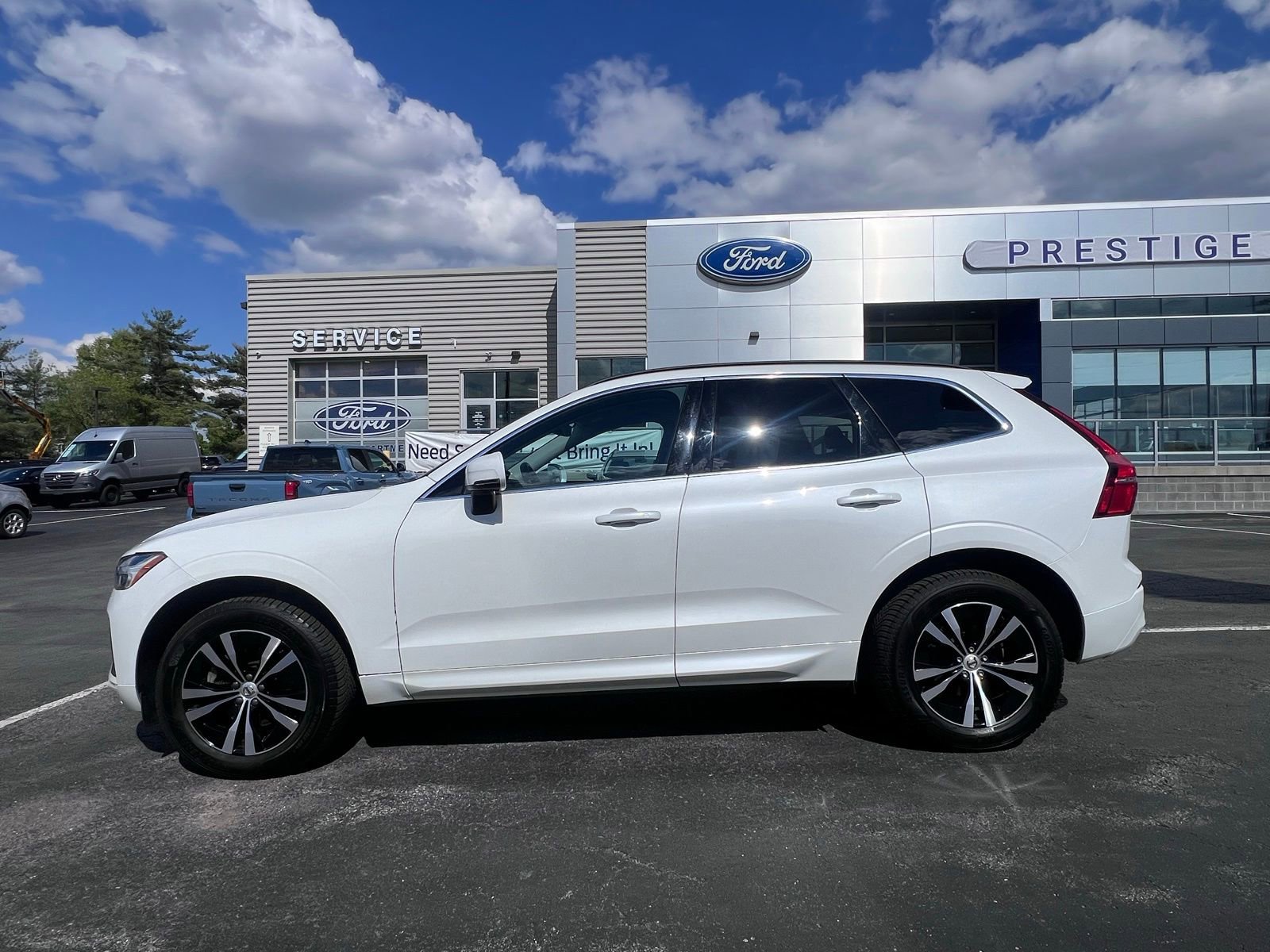 Used 2023 Volvo XC60 B5 Core AWD/4WD image 5