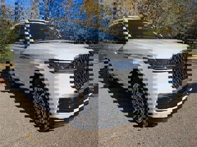 New 2025 Lincoln Navigator Reserve image 4