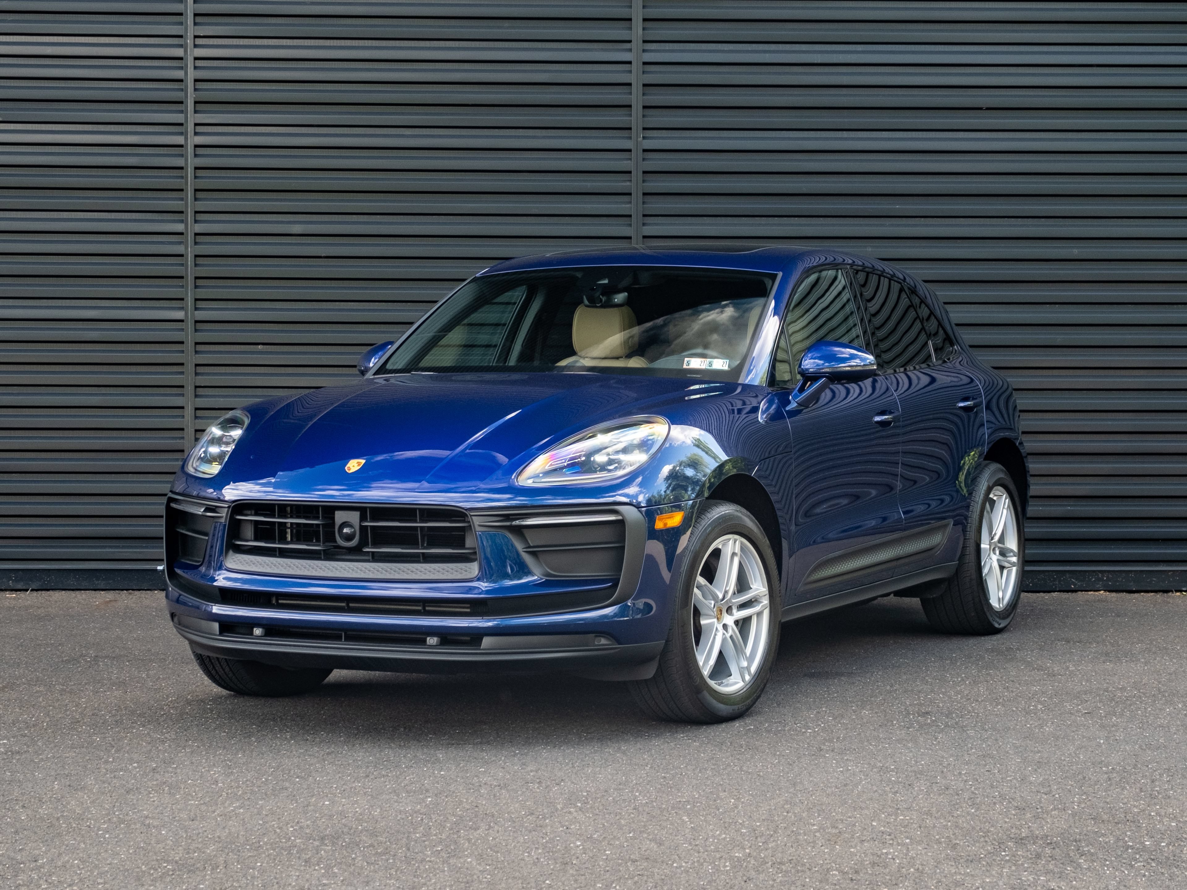 Certified 2024 Porsche Macan AWD/4WD image 1
