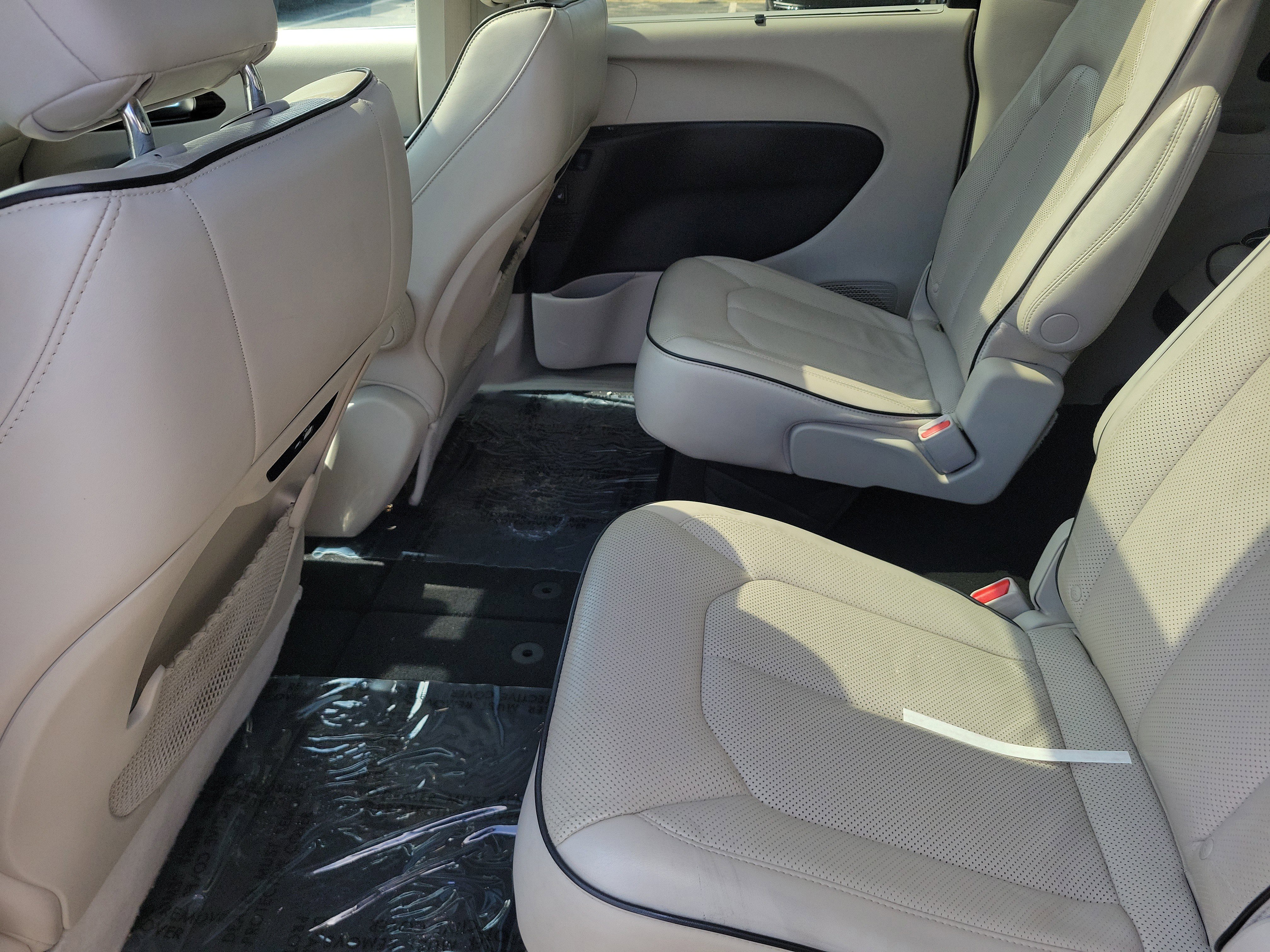 Used 2021 Chrysler Pacifica Limited w/ Premium & Safety Sphere Group image 11