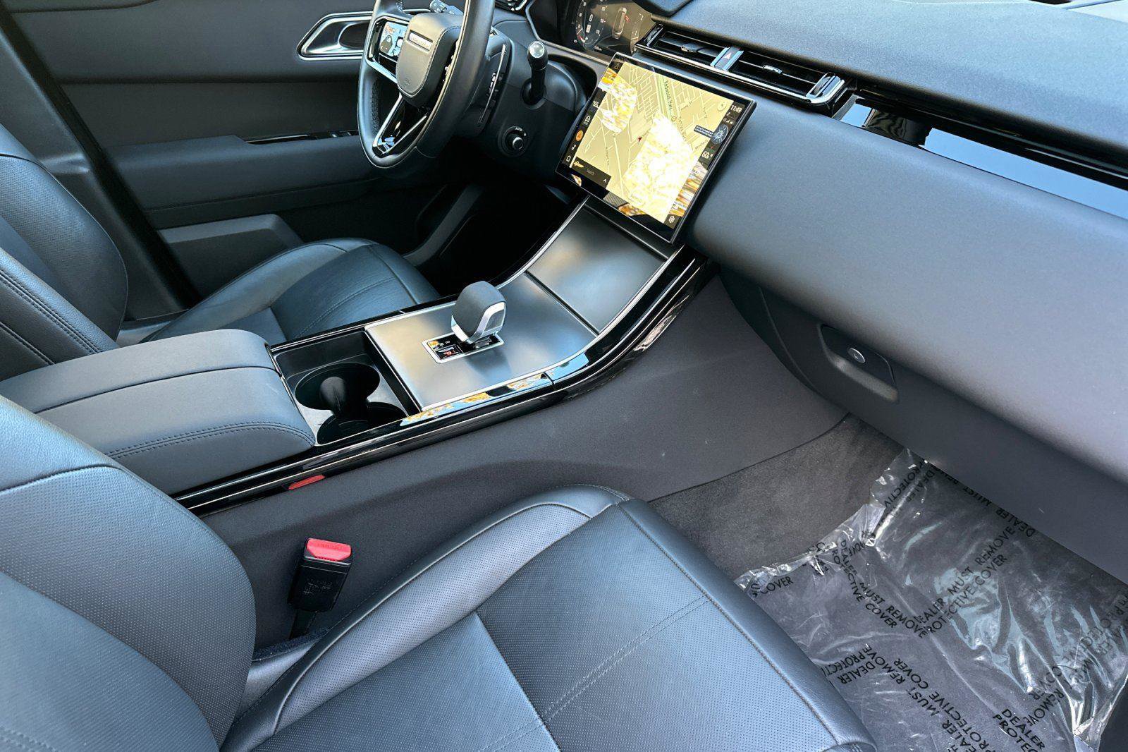 Used 2025 Land Rover Range Rover Velar Dynamic SE image 15