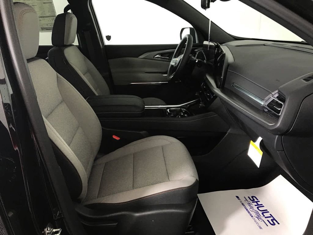 New 2026 Chevrolet Traverse LT w/ Driver Confidence Package AWD/4WD image 28