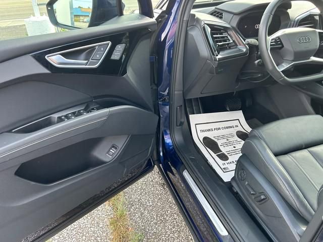 Used 2022 Audi Q4 e-tron Premium Plus w/ Premium Plus image 9