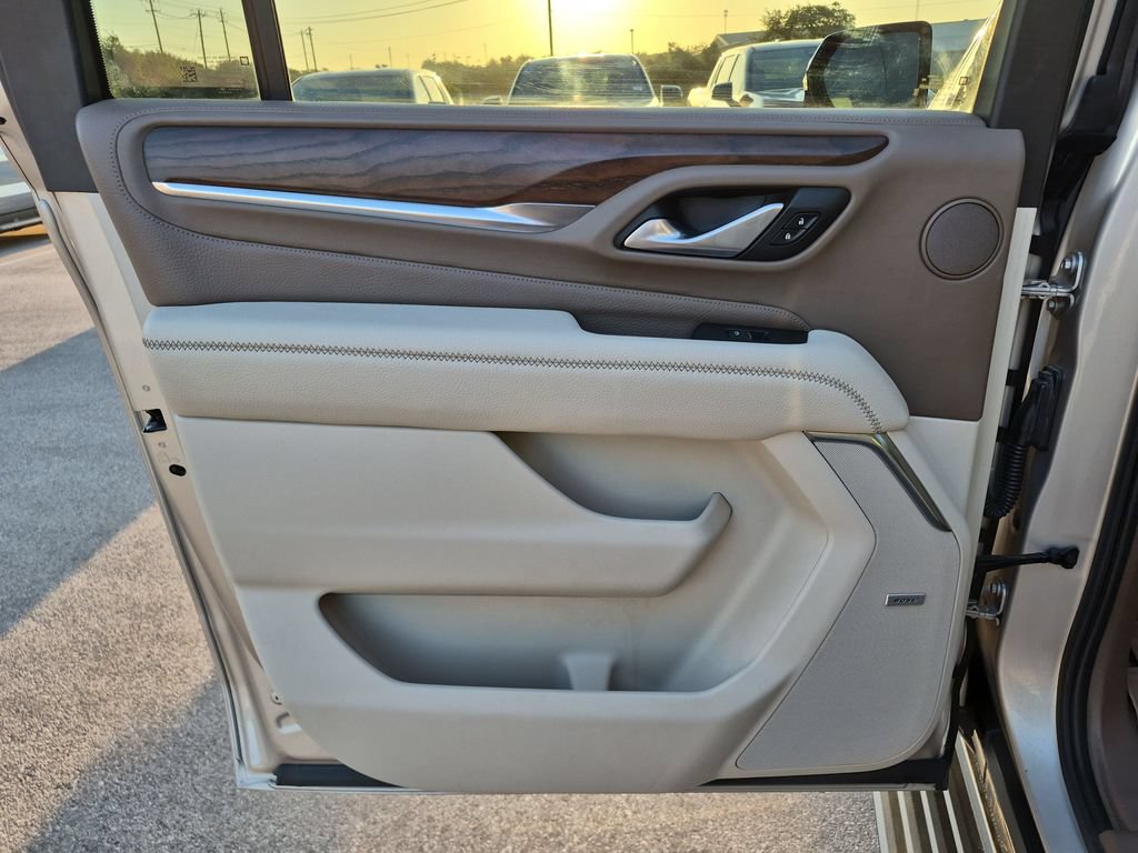 Used 2022 GMC Yukon XL Denali AWD/4WD image 36