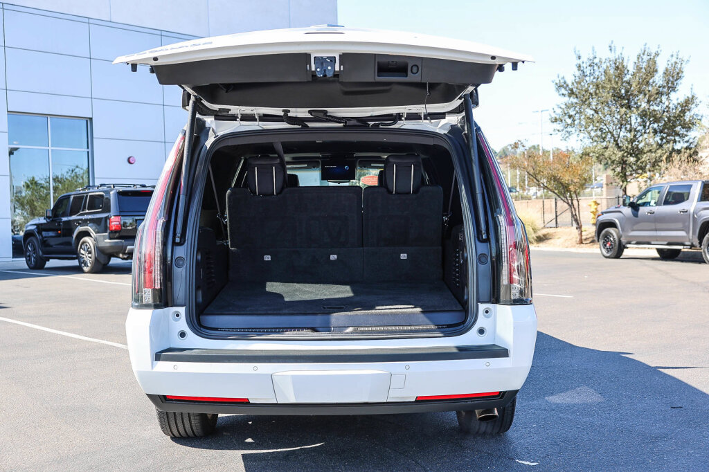 Used 2017 Cadillac Escalade ESV Platinum RWD image 31
