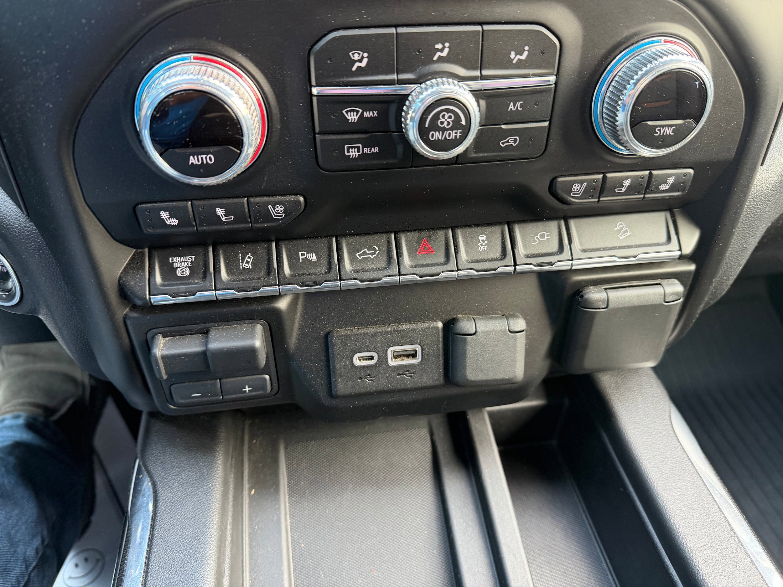 Used 2020 GMC Sierra 2500 AT4 w/ AT4 Premium Package AWD/4WD image 18