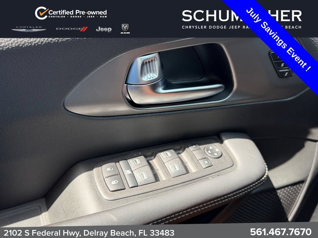 Used 2025 Chrysler Pacifica Select FWD image 29