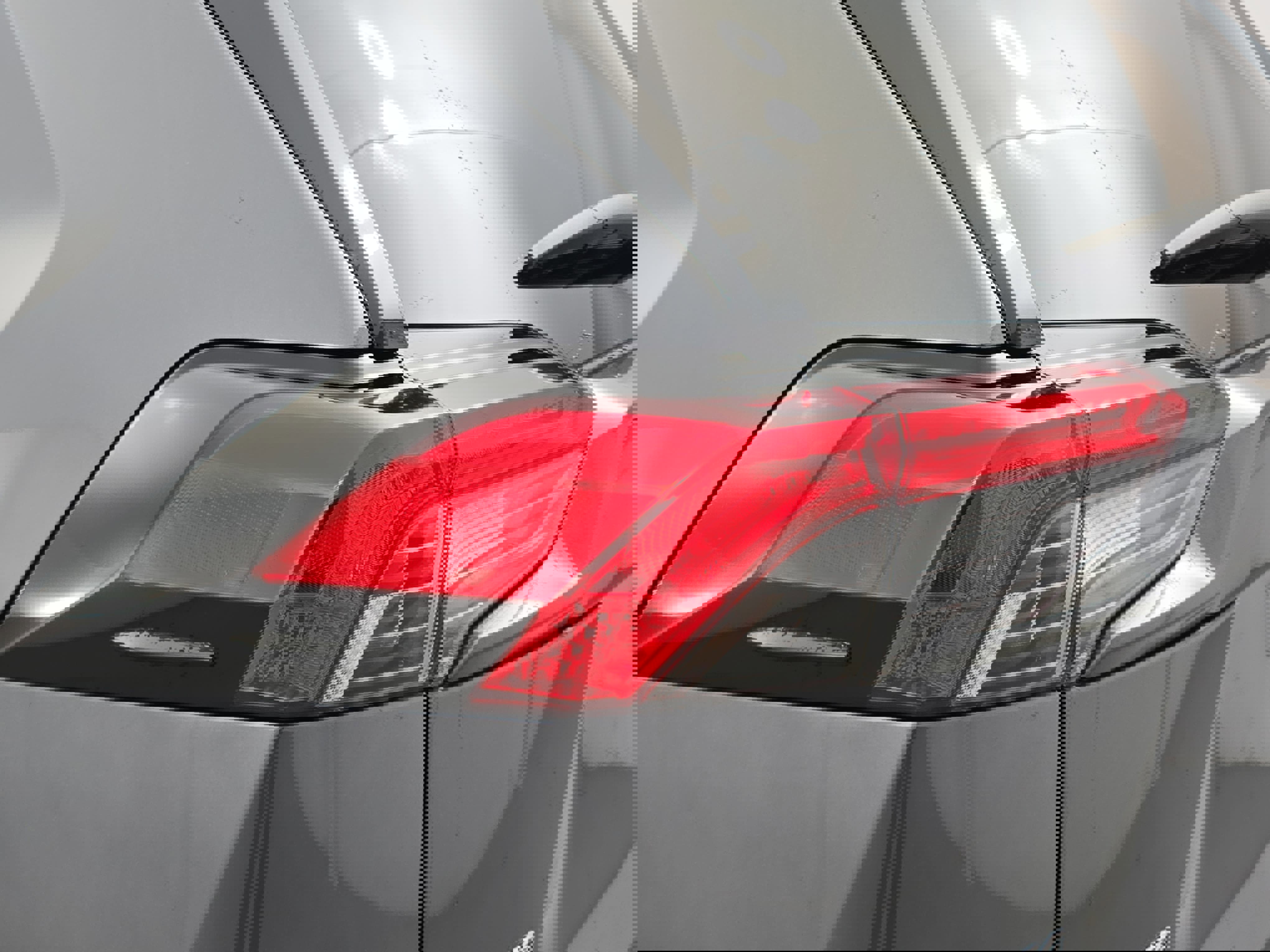 Used 2022 Toyota RAV4 XLE image 32