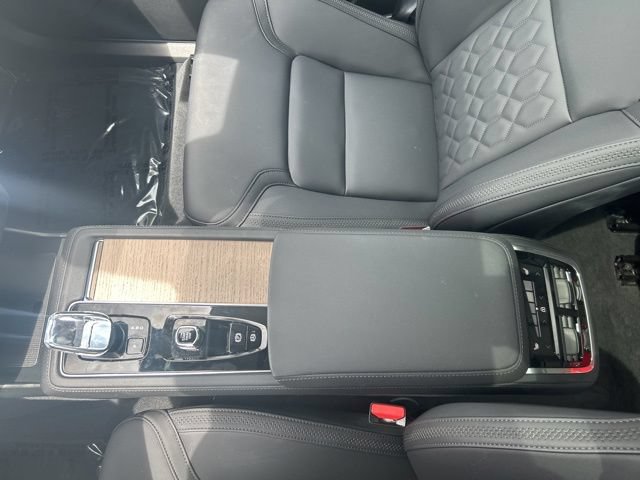 Certified 2025 Volvo XC90 B6 Plus AWD/4WD image 27