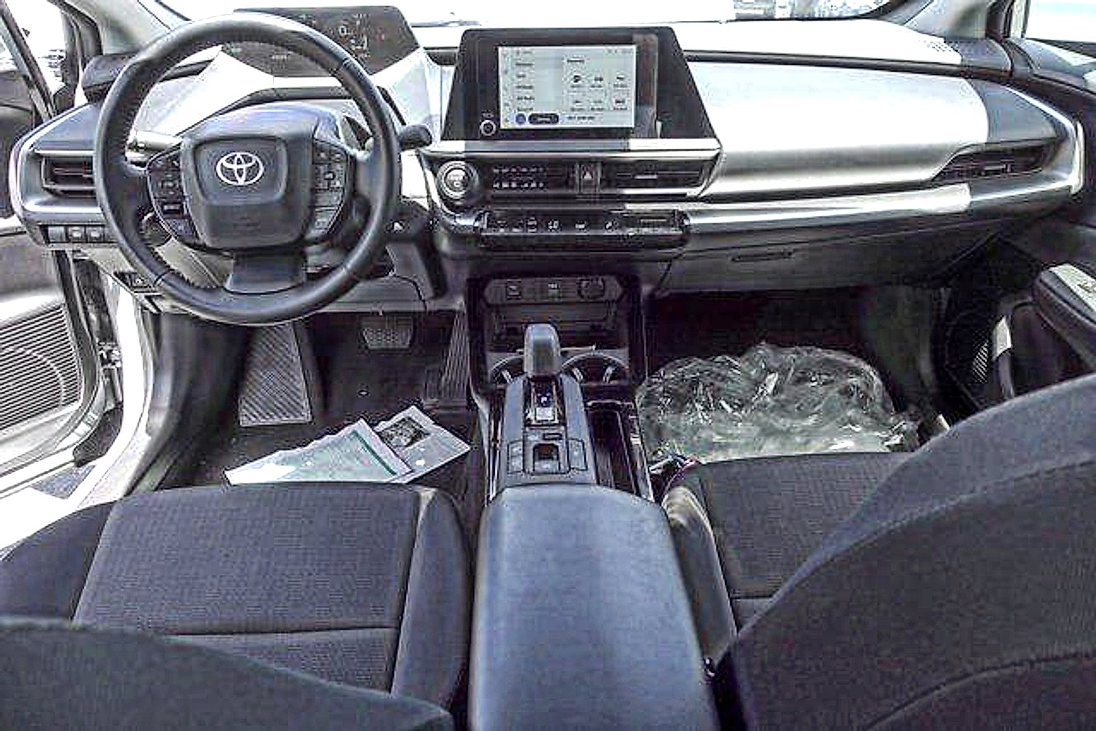 Used 2024 Toyota Prius LE FWD image 24
