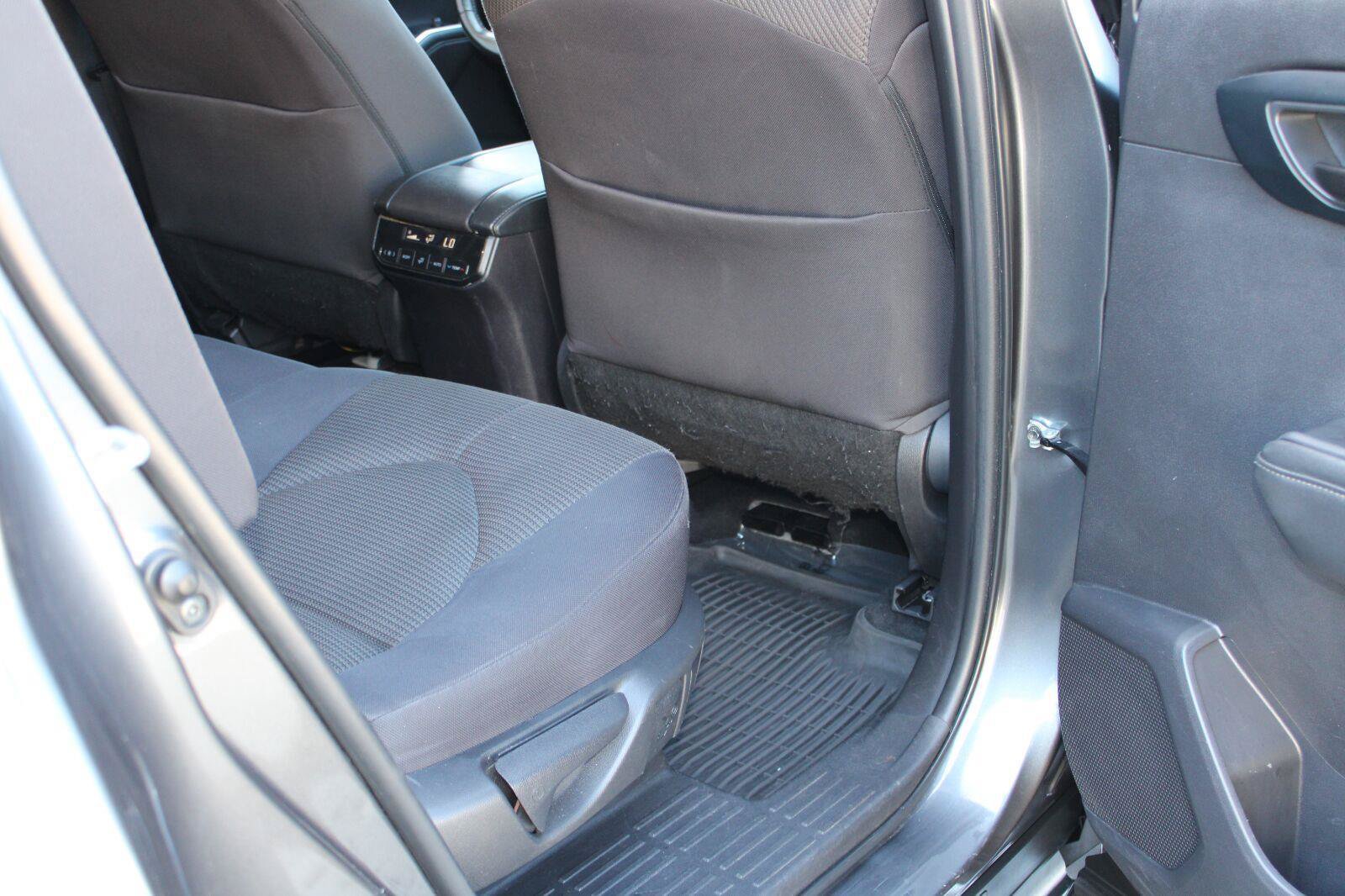 Used 2023 Toyota Highlander LE AWD/4WD image 43