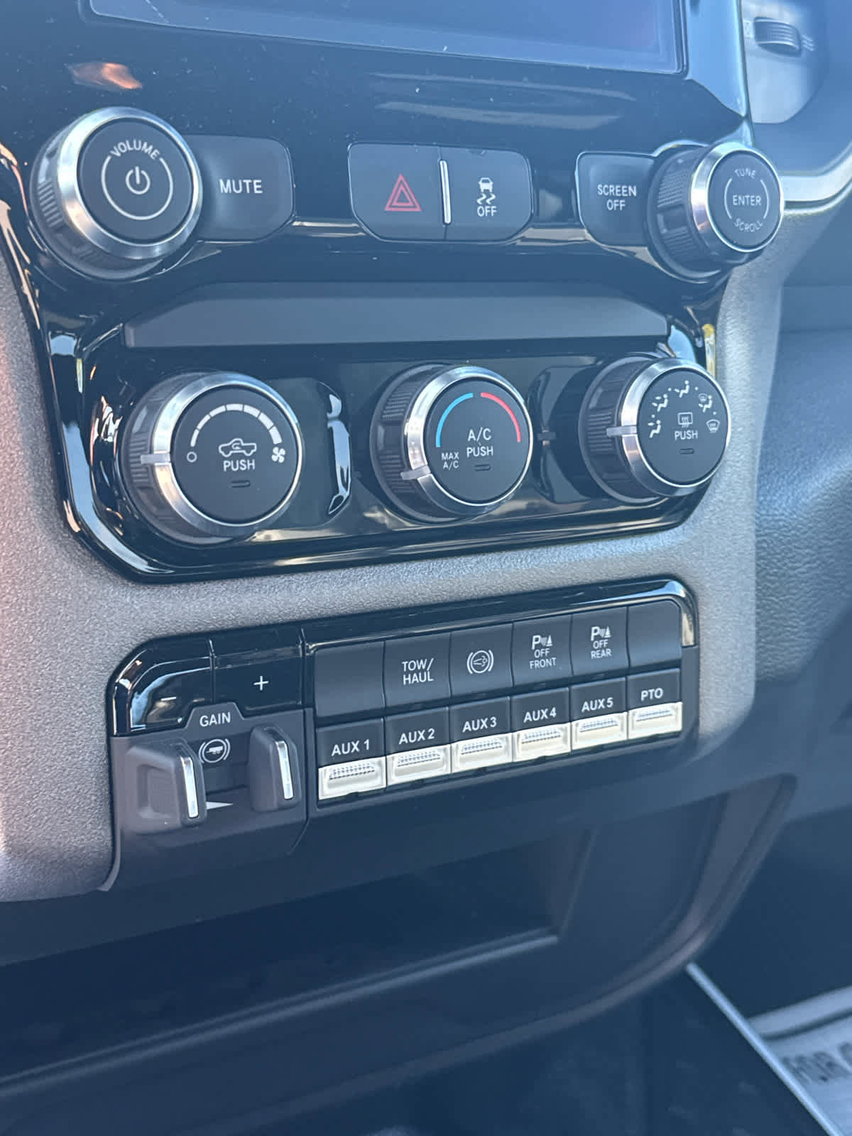 New 2026 RAM 3500 Tradesman w/ Chrome Appearance Group image 17